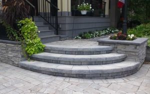 curved front step to driveway